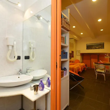 Bed & Breakfast Dell'acquario Genoa